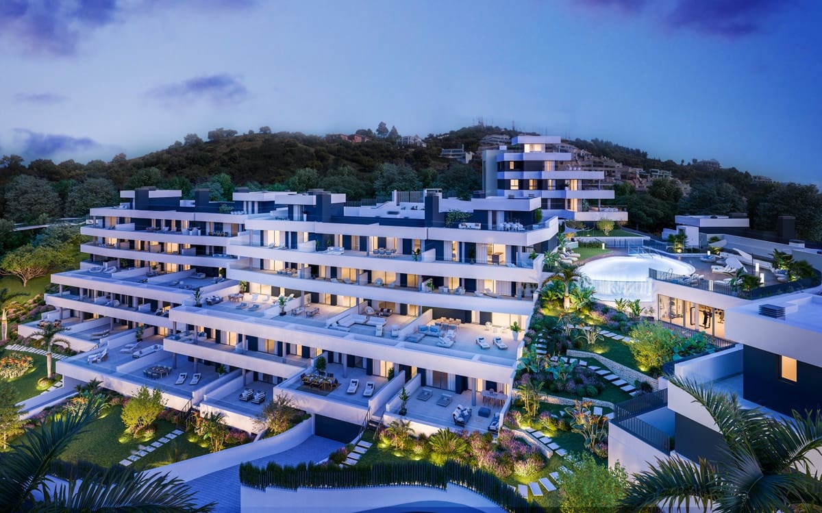 2 bedroom Apartment for sale in Los Monteros with pool - € 499,000 (Ref: 7814329)