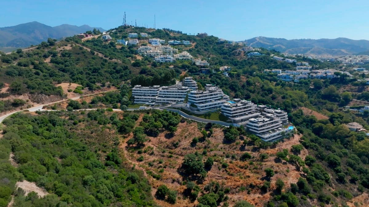 2 bedroom Apartment for sale in Los Monteros with pool - € 499,000 (Ref: 7814329)