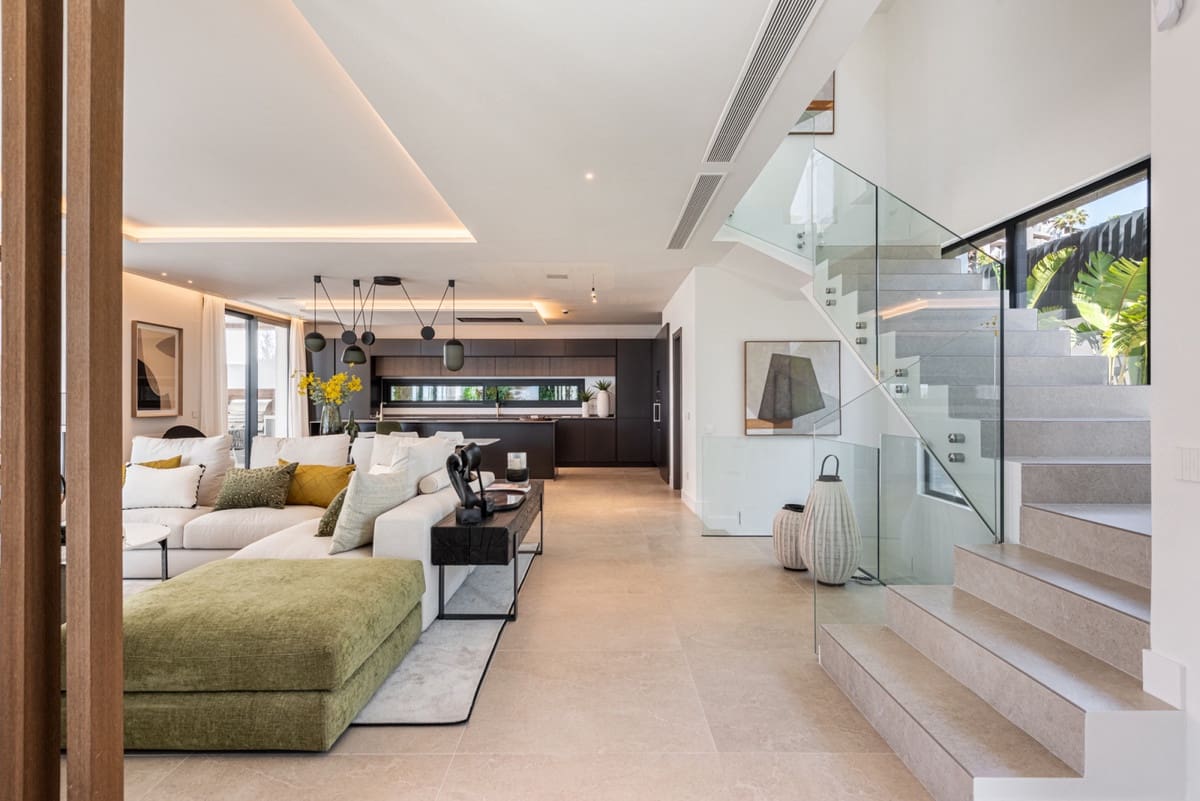 3 bedroom Villa for sale in La Cala de Mijas with pool - € 1,889,000 (Ref: 7814351)