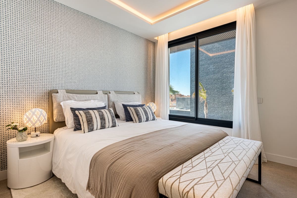 3 bedroom Villa for sale in La Cala de Mijas with pool - € 1,889,000 (Ref: 7814351)