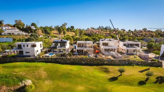 4 chambre Villa/Maison à vendre à Nueva Atalaya, Estepona avec piscine - 1 800 000 € (Ref: 7814370)