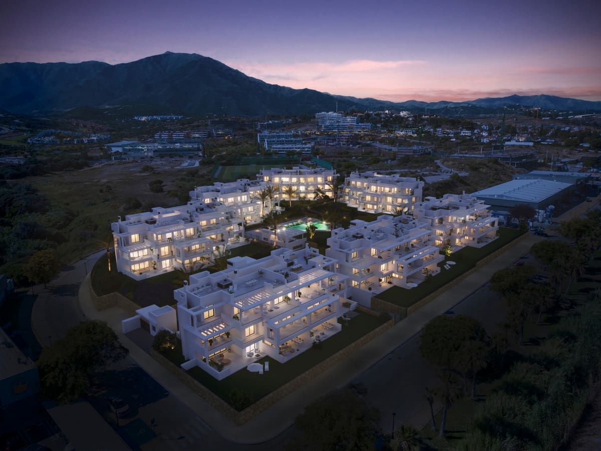 3 bedroom Penthouse for sale in Estepona with pool - € 725,000 (Ref: 7814381)