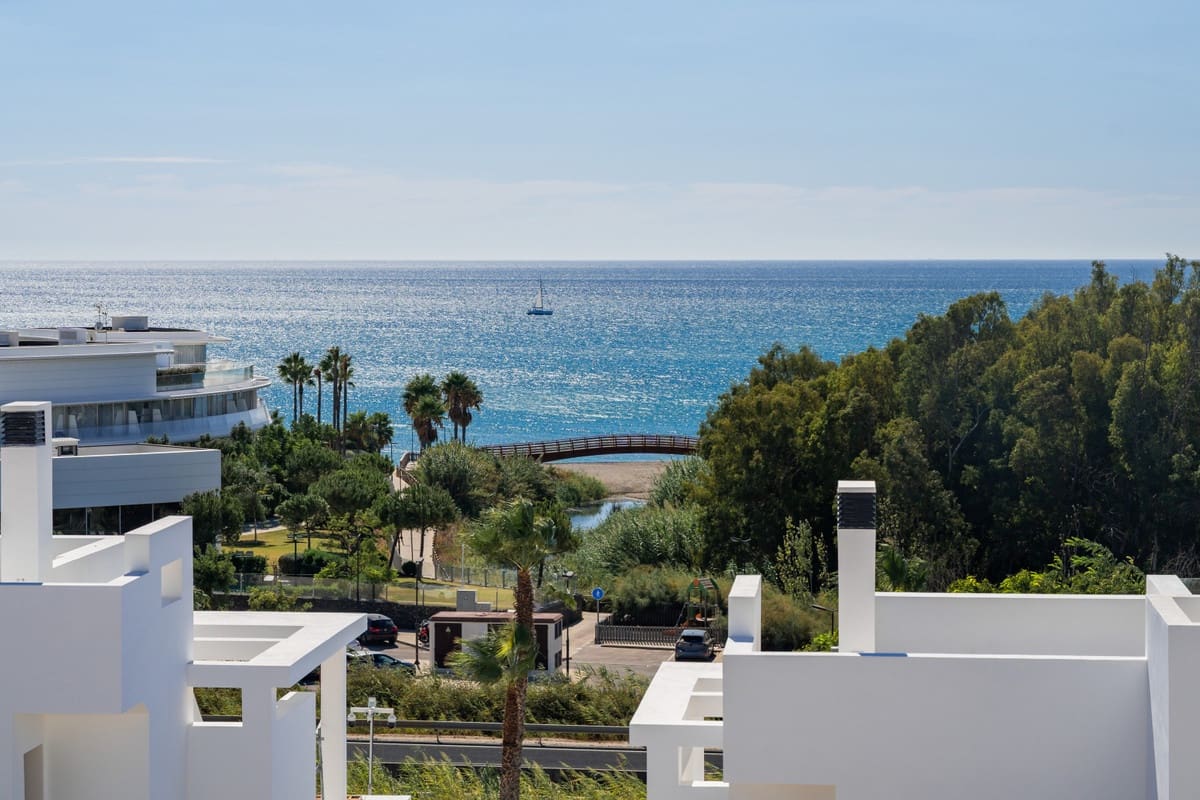 3 bedroom Penthouse for sale in Estepona with pool - € 725,000 (Ref: 7814381)