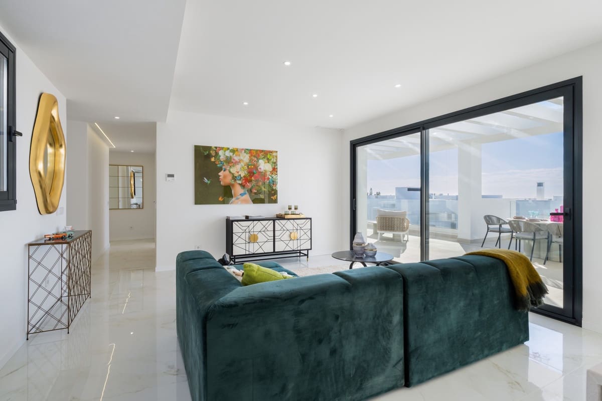 3 bedroom Penthouse for sale in Estepona with pool - € 725,000 (Ref: 7814381)