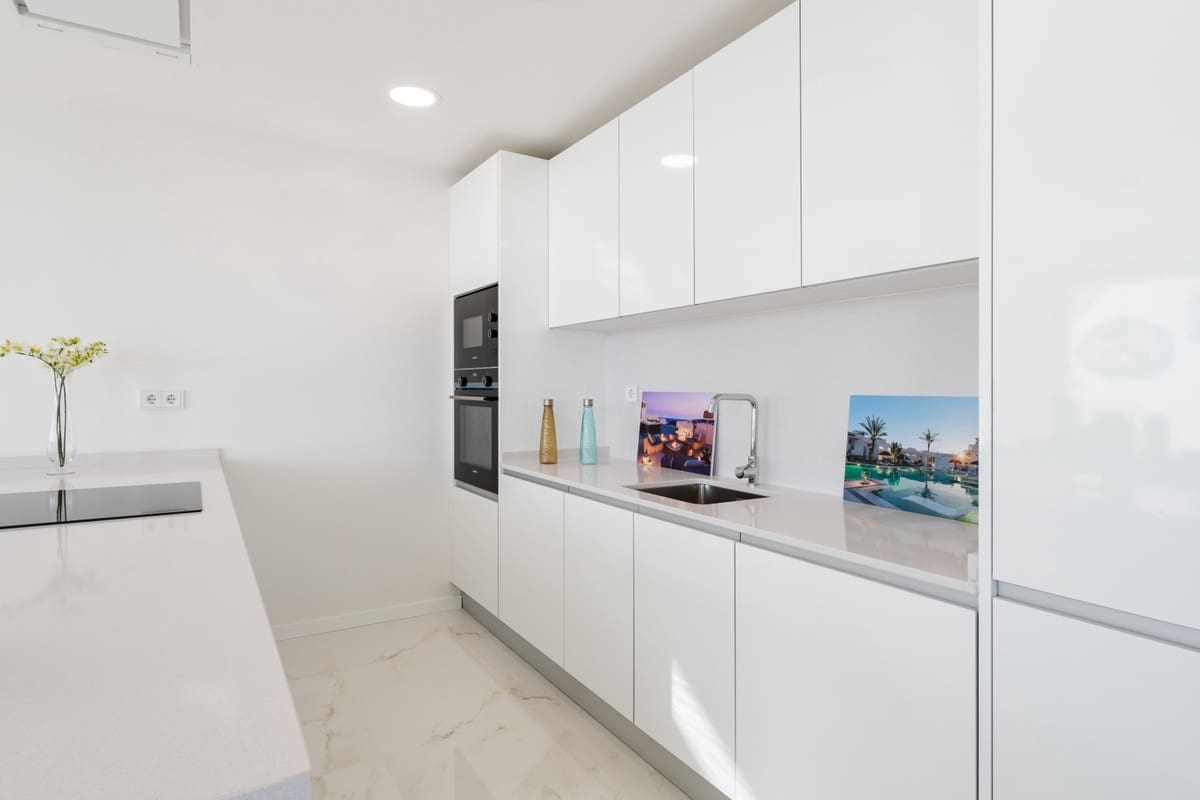 3 bedroom Penthouse for sale in Estepona with pool - € 725,000 (Ref: 7814381)