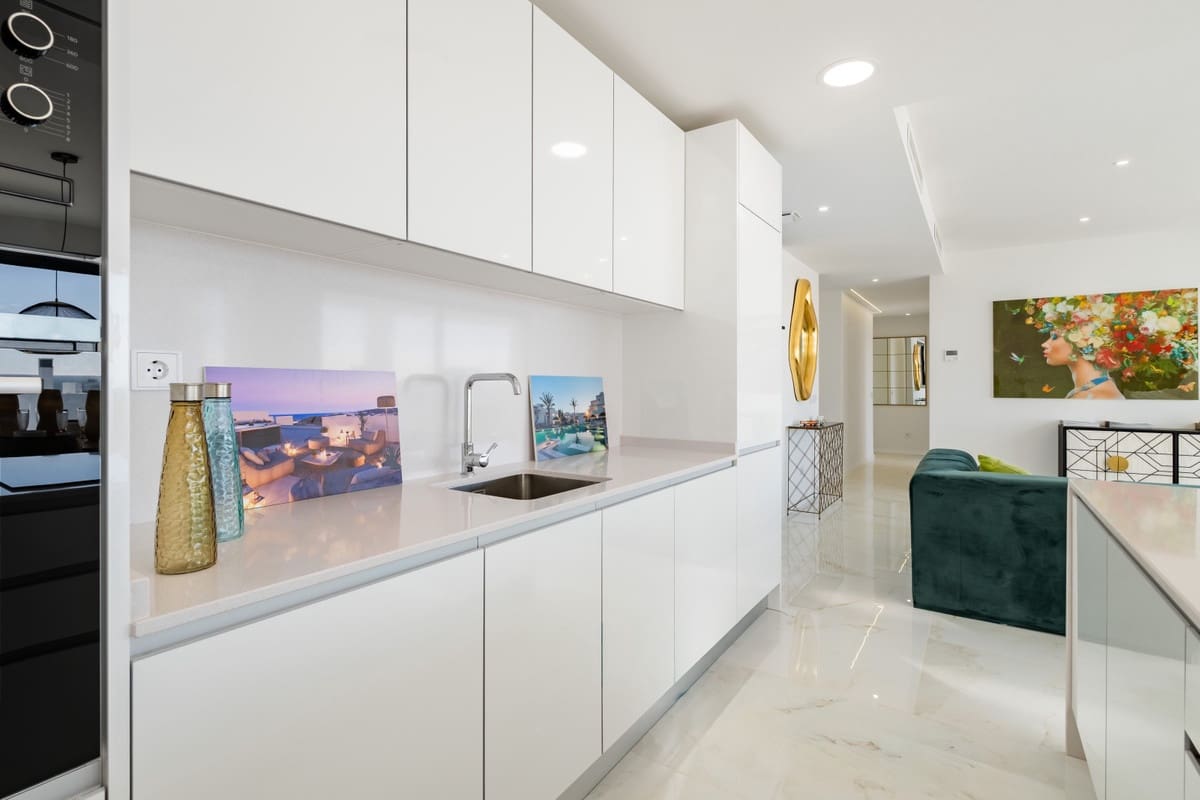 3 bedroom Penthouse for sale in Estepona with pool - € 725,000 (Ref: 7814381)