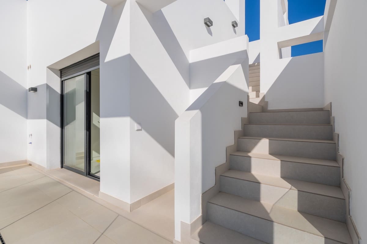 3 bedroom Penthouse for sale in Estepona with pool - € 725,000 (Ref: 7814381)