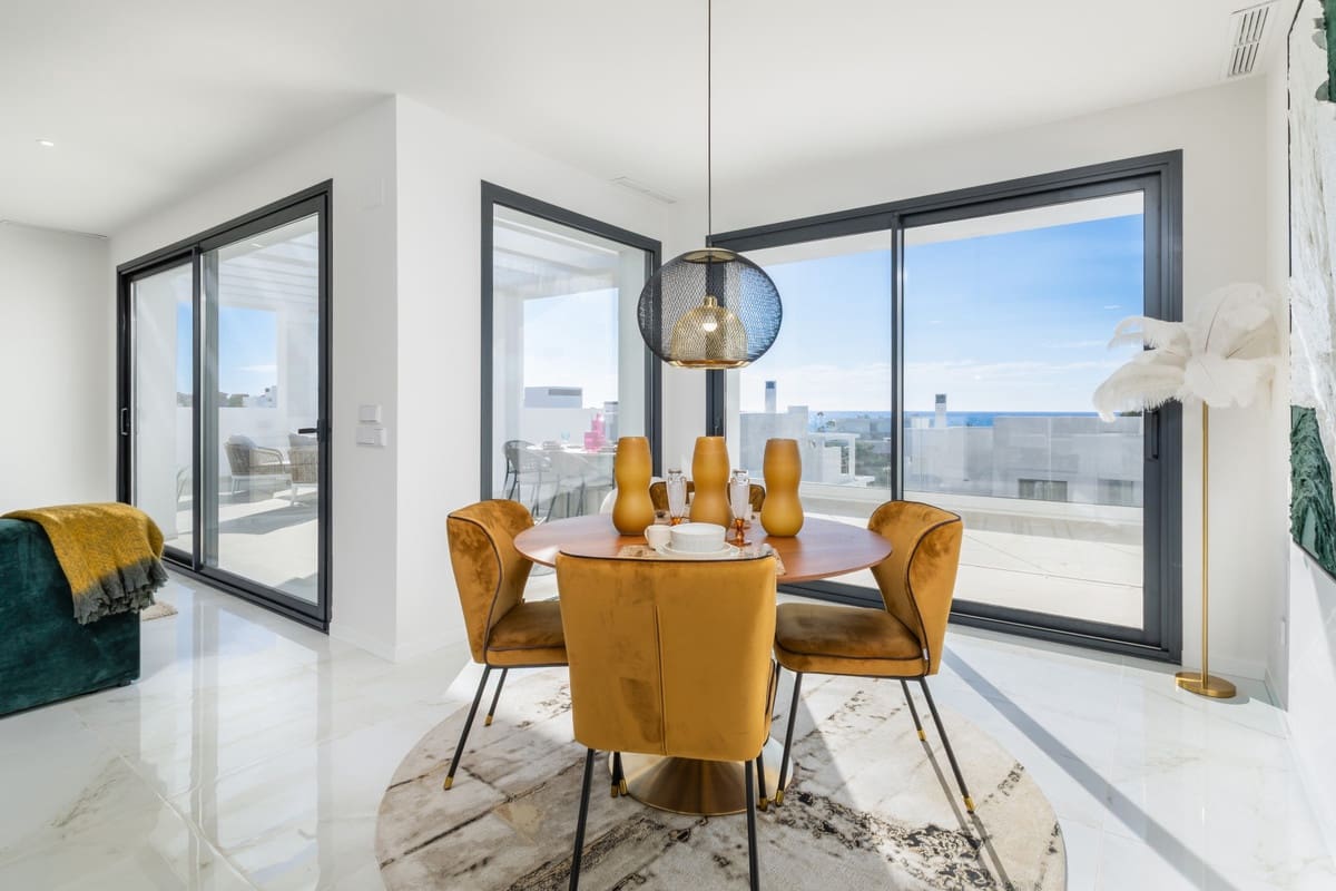 3 bedroom Penthouse for sale in Estepona with pool - € 725,000 (Ref: 7814381)