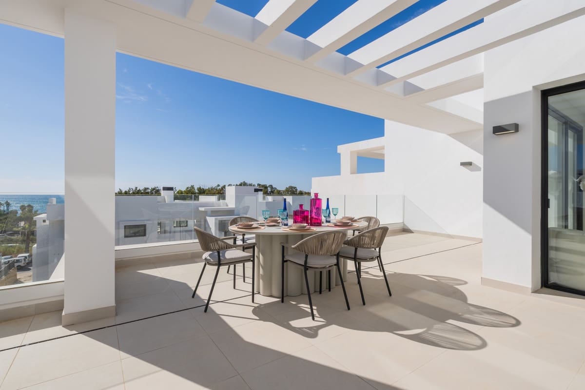 3 bedroom Penthouse for sale in Estepona with pool - € 725,000 (Ref: 7814381)