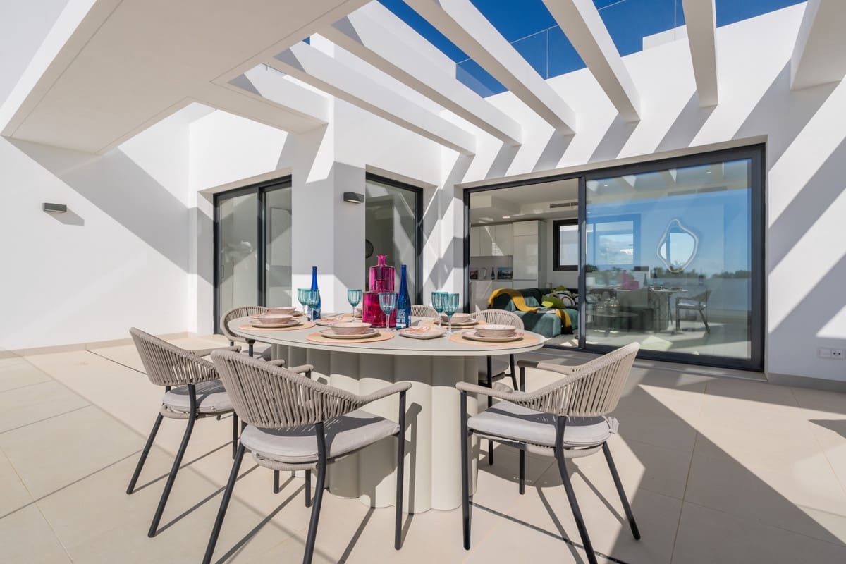 3 bedroom Penthouse for sale in Estepona with pool - € 725,000 (Ref: 7814381)