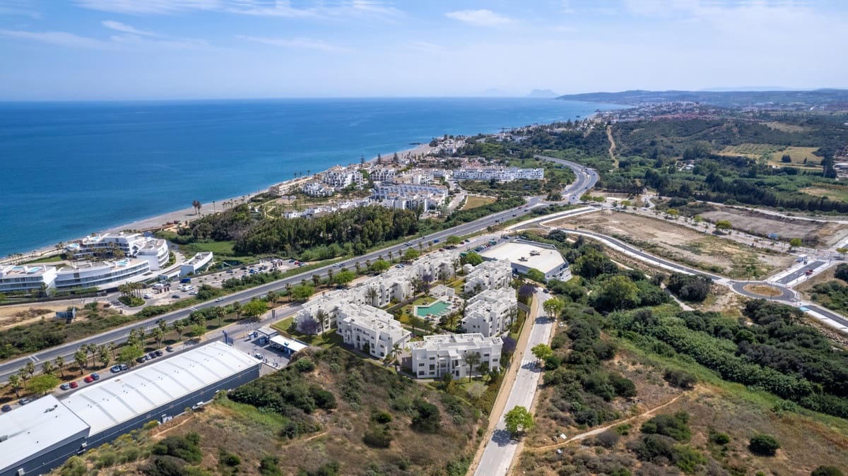 3 bedroom Penthouse for sale in Estepona with pool - € 725,000 (Ref: 7814381)