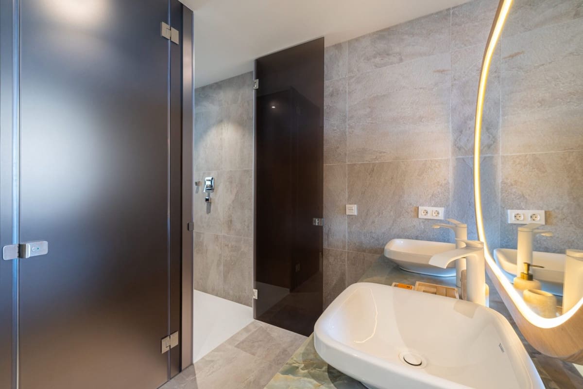 2 bedroom Apartment for sale in Fuengirola - € 2,530,000 (Ref: 7814384)