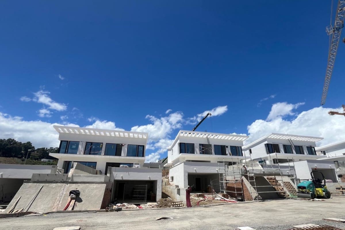 4 soveværelse Semi-Rækkehus til salg i La Cala de Mijas med swimmingpool - € 863.000 (Ref: 7814389)