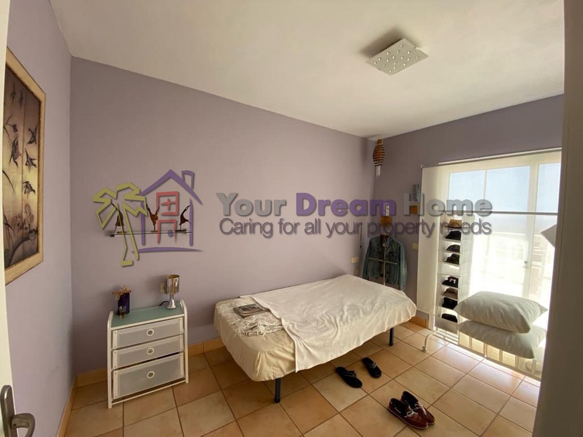 2 bedroom Townhouse for sale in Caleta de Fuste - € 265,000 (Ref: 8023819)