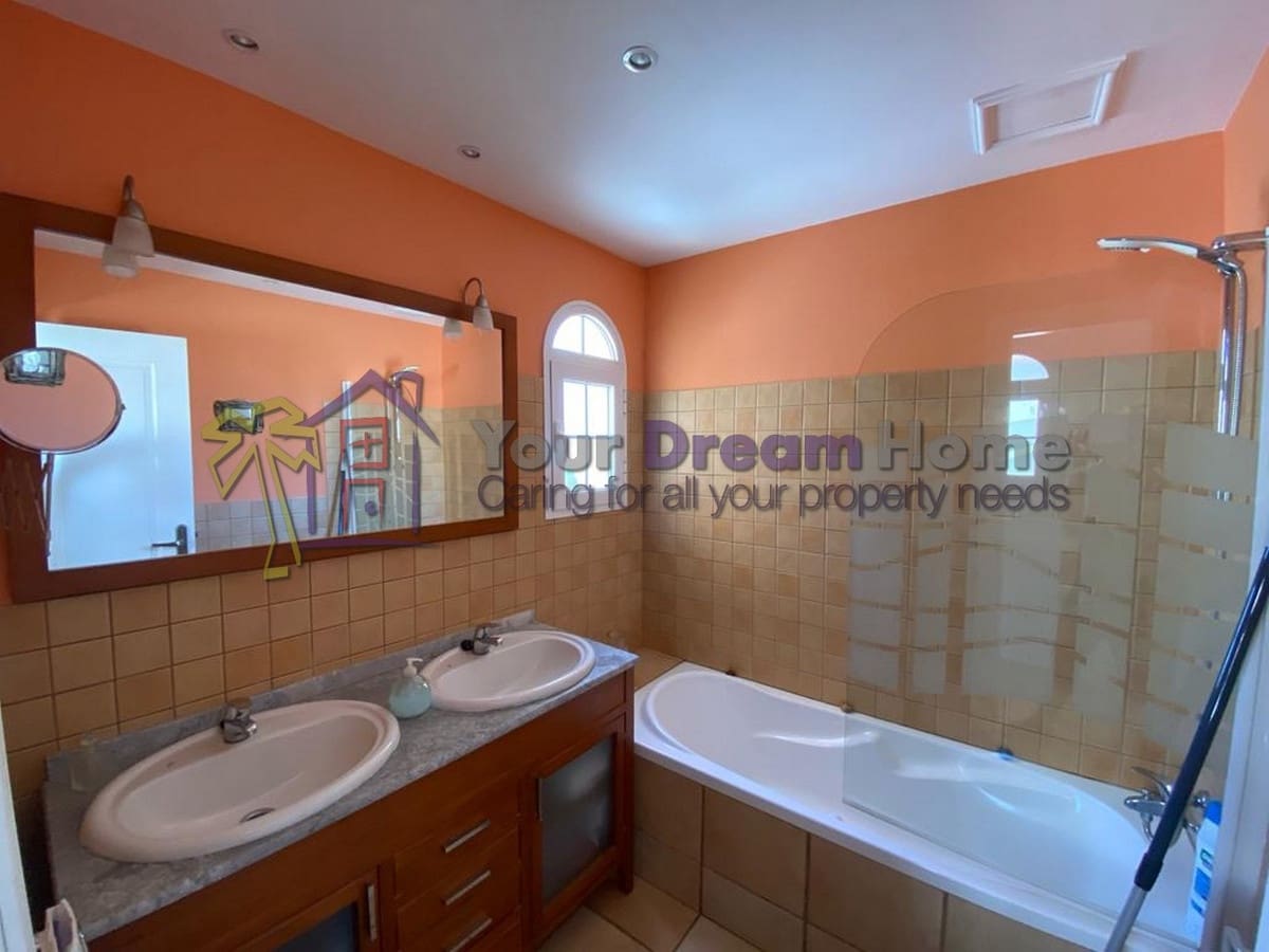 2 quarto Casa em Banda para venda em Caleta de Fuste - 285 000 € (Ref: 8023819)