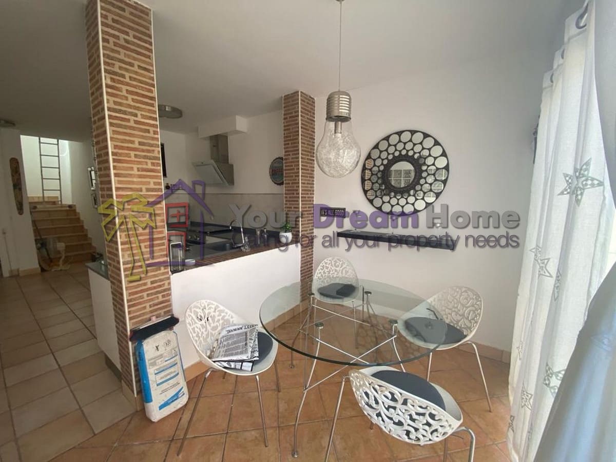 2 bedroom Townhouse for sale in Caleta de Fuste - € 285,000 (Ref: 8023819)