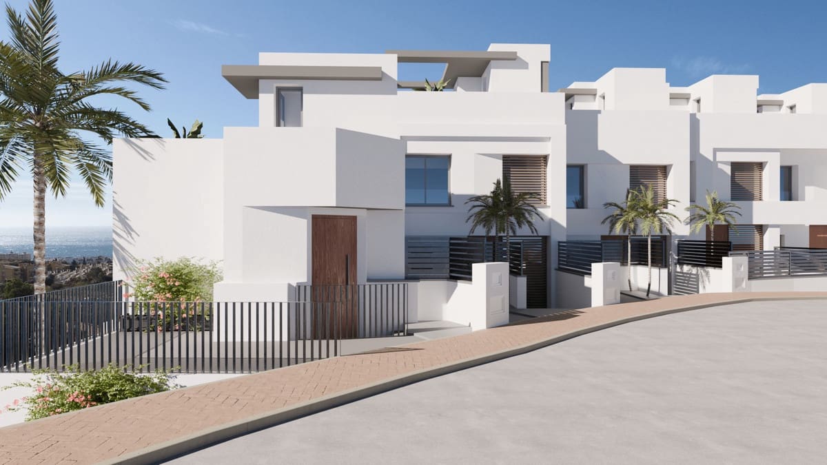 3 soveværelse Byhus til salg i Riviera del Sol med swimmingpool - € 1.632.397 (Ref: 8023820)