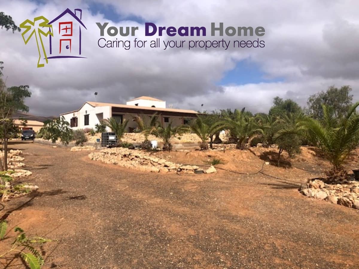 3 bedroom Villa for sale in Tuineje with pool garage - € 469,000 (Ref: 8113224)