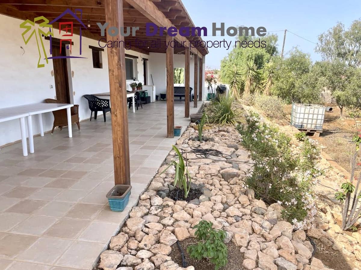 3 bedroom Villa for sale in Tuineje with pool garage - € 469,000 (Ref: 8113224)