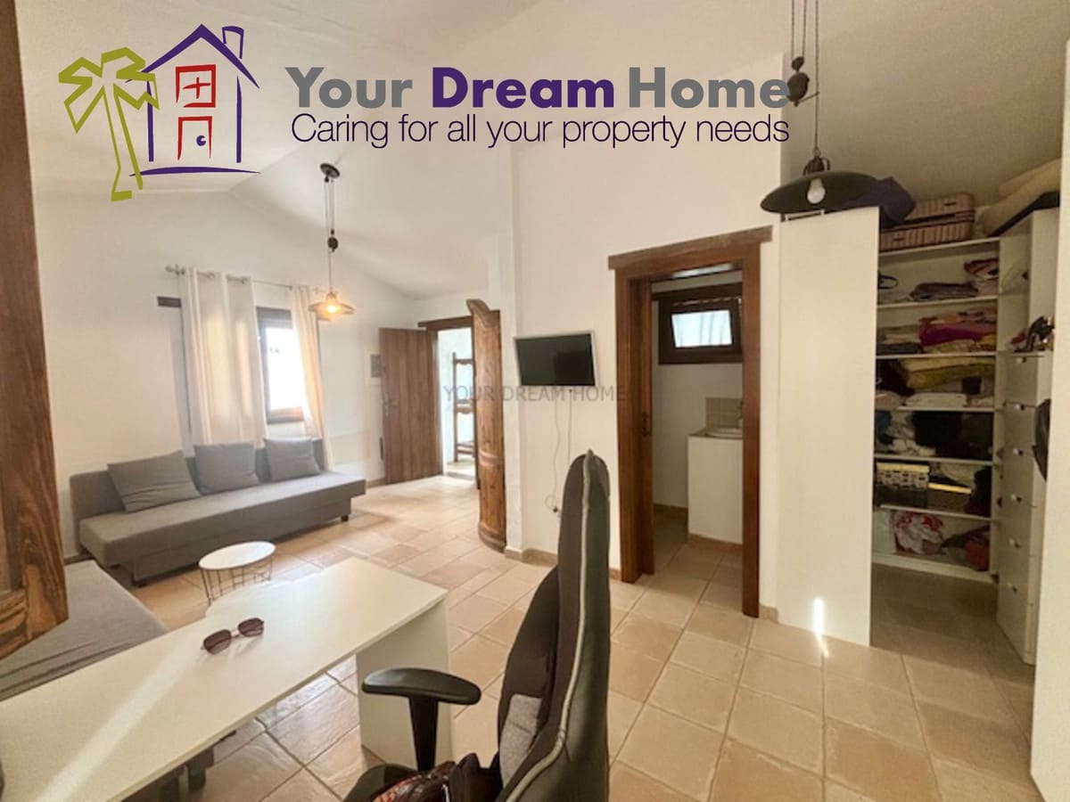 3 bedroom Villa for sale in Tuineje with pool garage - € 469,000 (Ref: 8113224)