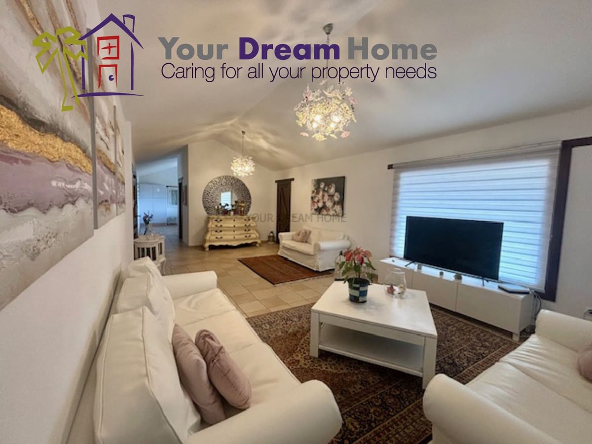 3 bedroom Villa for sale in Tuineje with pool garage - € 469,000 (Ref: 8113224)