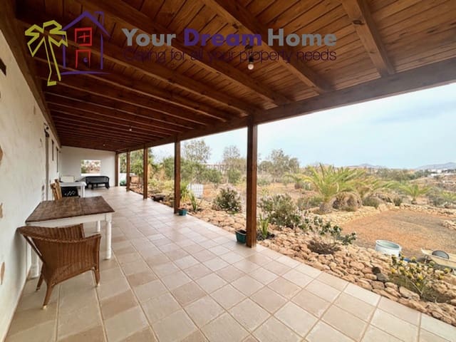 3 bedroom Villa for sale in Tuineje with pool garage - € 469,000 (Ref: 8113224)