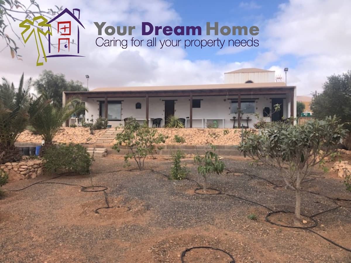 3 bedroom Villa for sale in Tuineje with pool garage - € 469,000 (Ref: 8113224)