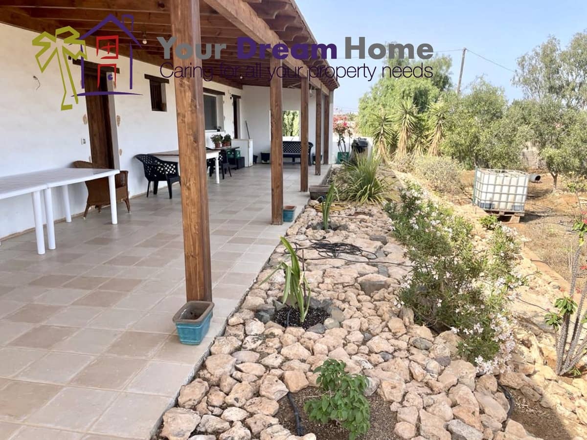 3 bedroom Villa for sale in Tuineje with pool garage - € 469,000 (Ref: 8113224)