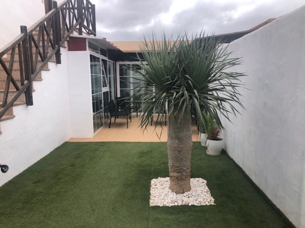 3 sypialnia Willa na sprzedaż w Tuineje z basenem garażem - 469 000 € (Ref: 8113224)