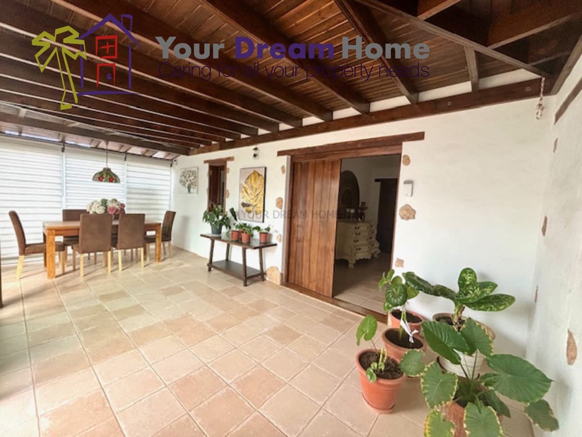 3 bedroom Villa for sale in Tuineje with pool garage - € 450,000 (Ref: 8113224)