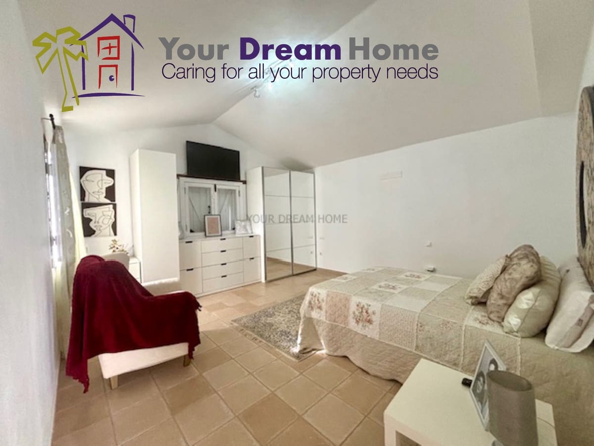 3 bedroom Villa for sale in Tuineje with pool garage - € 450,000 (Ref: 8113224)