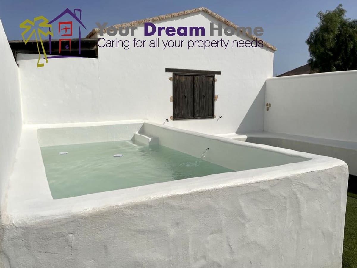 3 bedroom Villa for sale in Tuineje with pool garage - € 450,000 (Ref: 8113224)