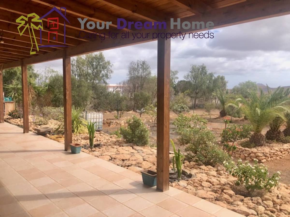 3 bedroom Villa for sale in Tuineje with pool garage - € 450,000 (Ref: 8113224)
