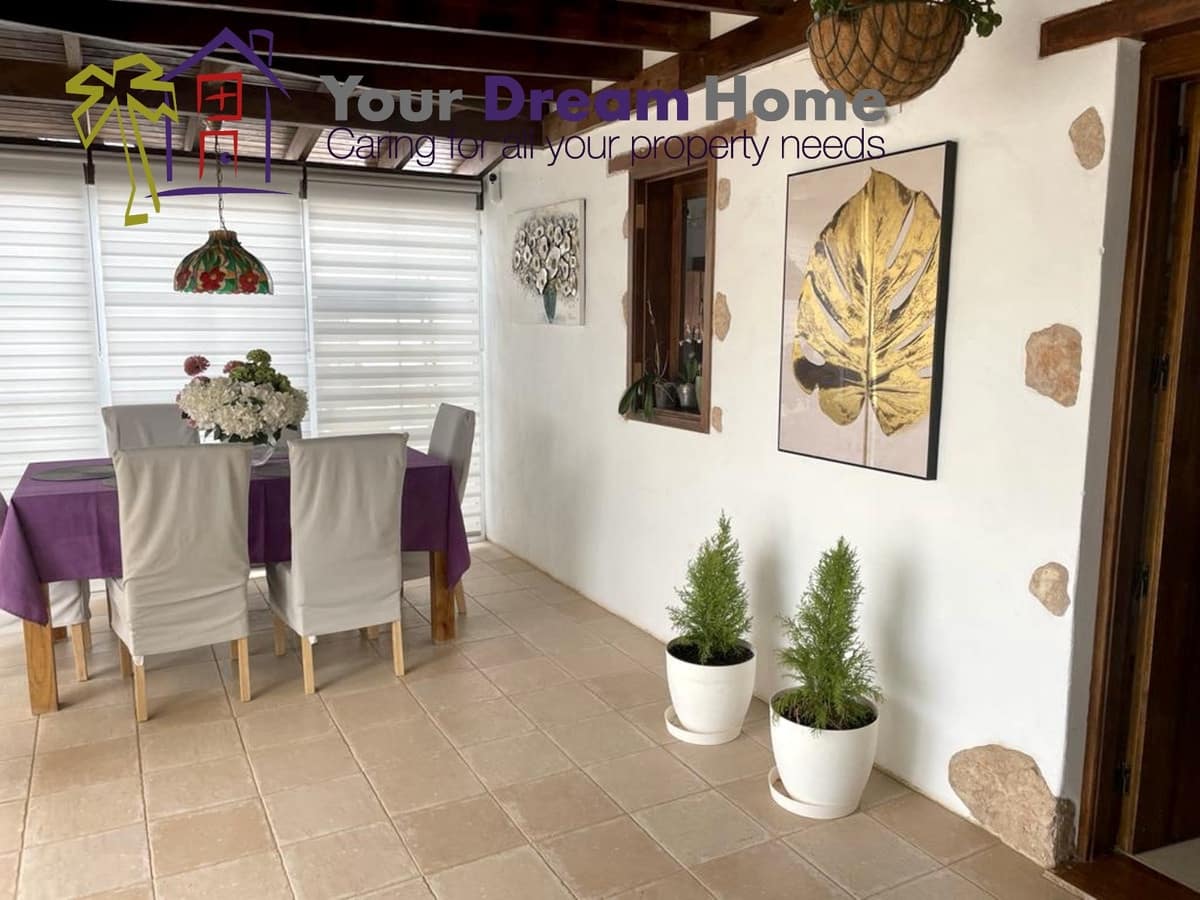 3 bedroom Villa for sale in Tuineje with pool garage - € 450,000 (Ref: 8113224)