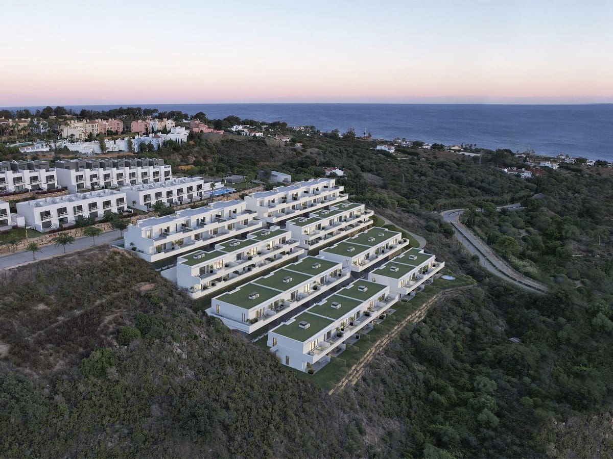 4 bedroom Apartment for sale in Manilva with pool garage - € 425,000 (Ref: 8172859)