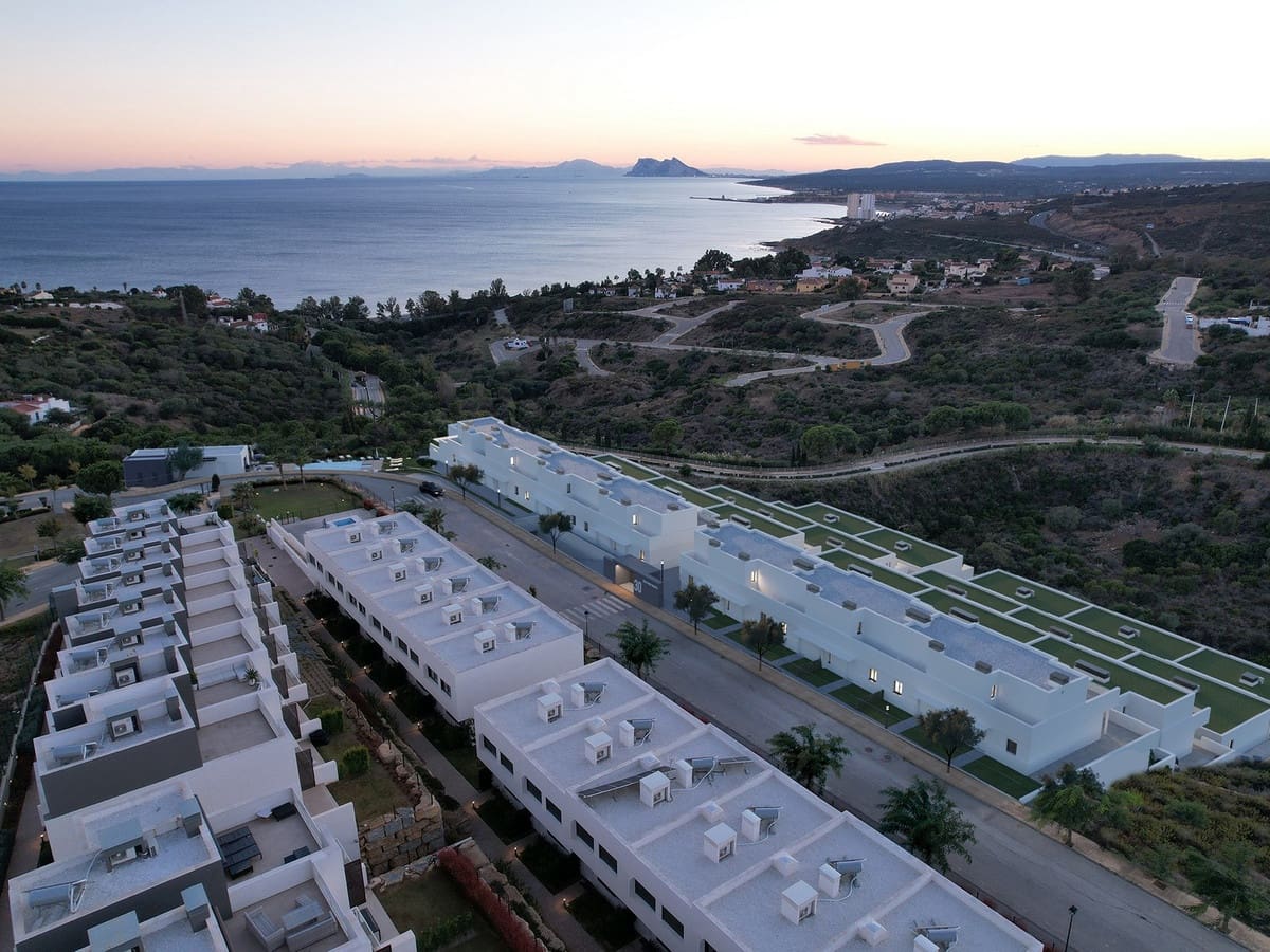 4 bedroom Apartment for sale in Manilva with pool garage - € 425,000 (Ref: 8172859)