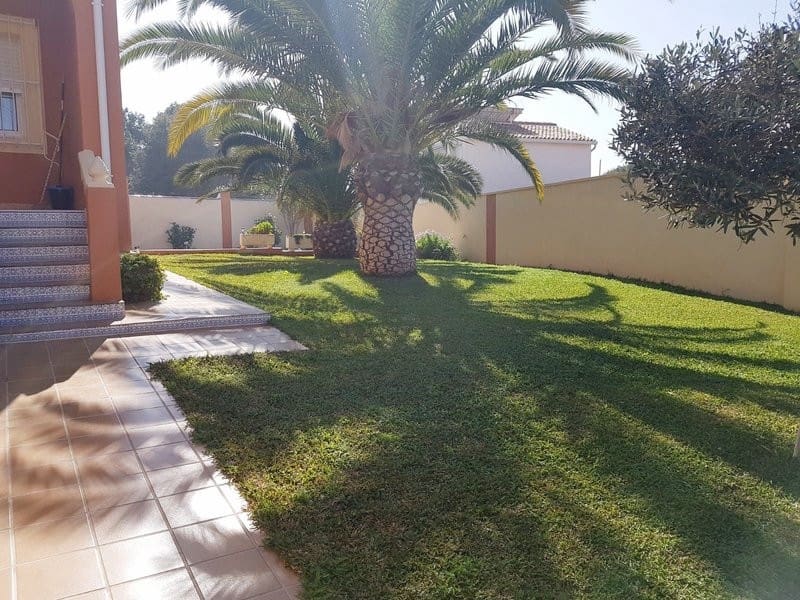 5 bedroom Villa for sale in Los Balcones - € 595,000 (Ref: 8199880)