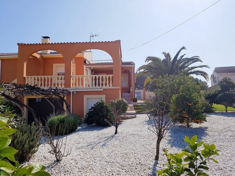 Chalet de 5 habitaciones en Los Balcones en venta - 595.000 € (Ref: 8199880)