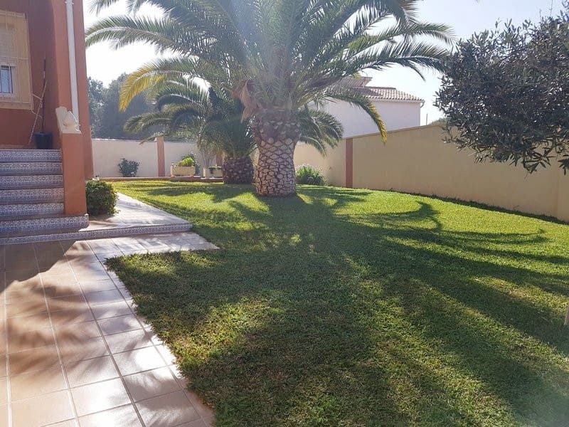 Chalet de 5 habitaciones en Los Balcones en venta - 595.000 € (Ref: 8199880)