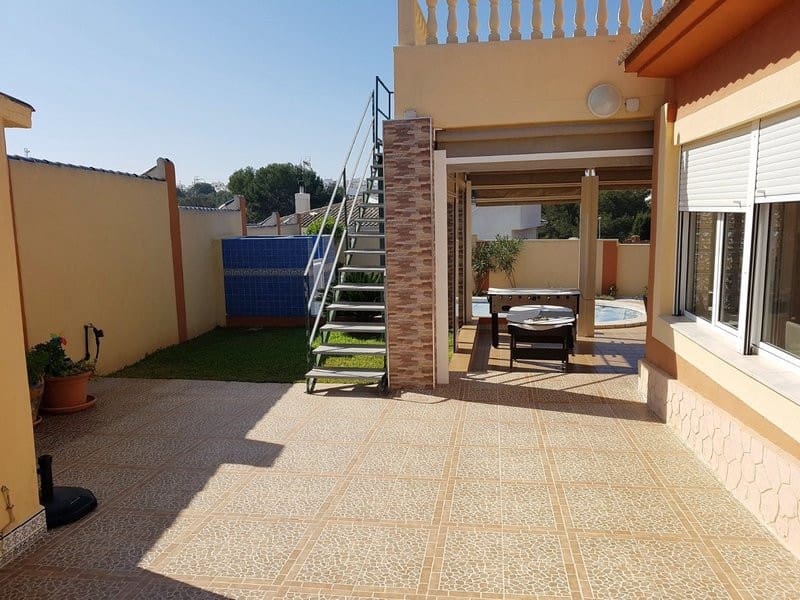Chalet de 5 habitaciones en Los Balcones en venta - 595.000 € (Ref: 8199880)
