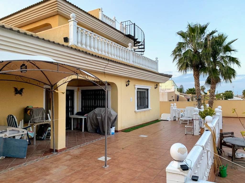 6 bedroom Villa for sale in Los Balcones with pool garage - € 620,000 (Ref: 8199887)