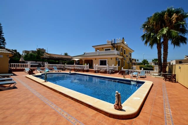 Chalet de 6 habitaciones en Los Balcones en venta con piscina garaje - 620.000 € (Ref: 8199887)