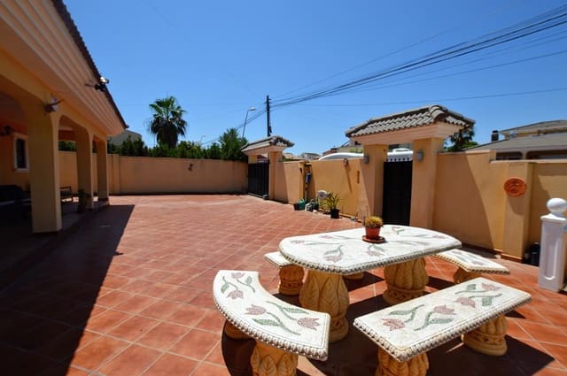 Chalet de 6 habitaciones en Los Balcones en venta con piscina garaje - 620.000 € (Ref: 8199887)