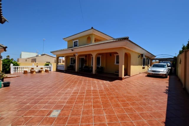 Chalet de 6 habitaciones en Los Balcones en venta con piscina garaje - 620.000 € (Ref: 8199887)