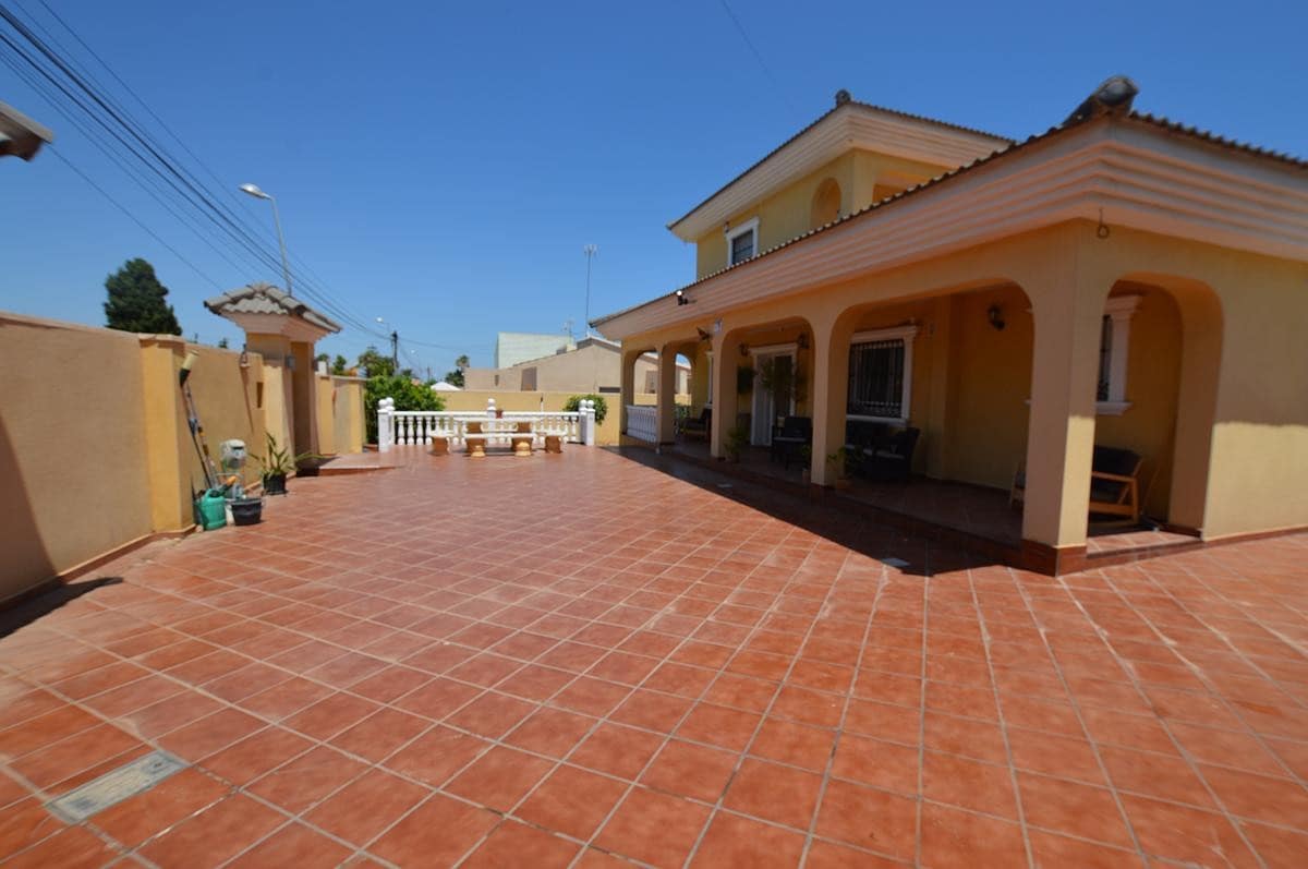 6 bedroom Villa for sale in Los Balcones with pool garage - € 620,000 (Ref: 8199887)