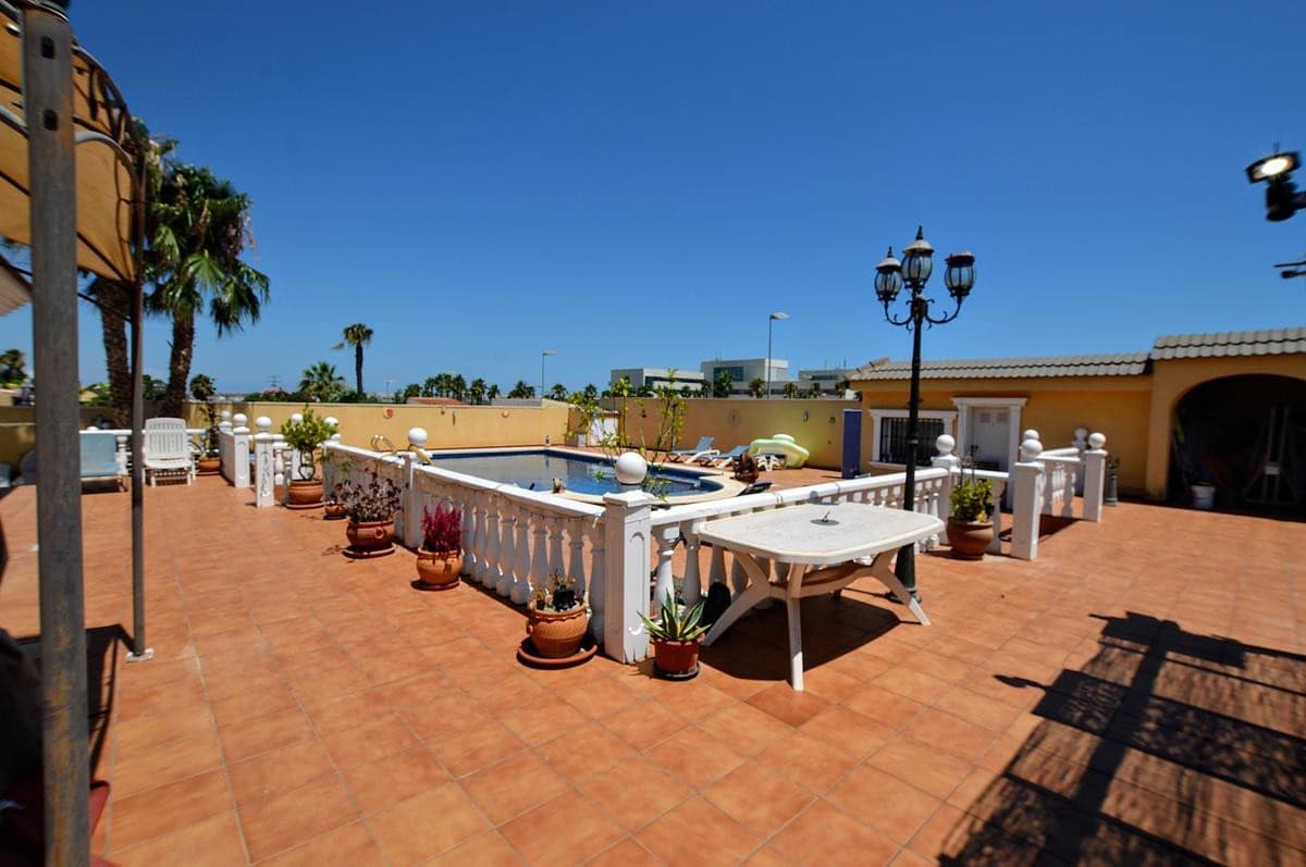 6 bedroom Villa for sale in Los Balcones with pool garage - € 620,000 (Ref: 8199887)