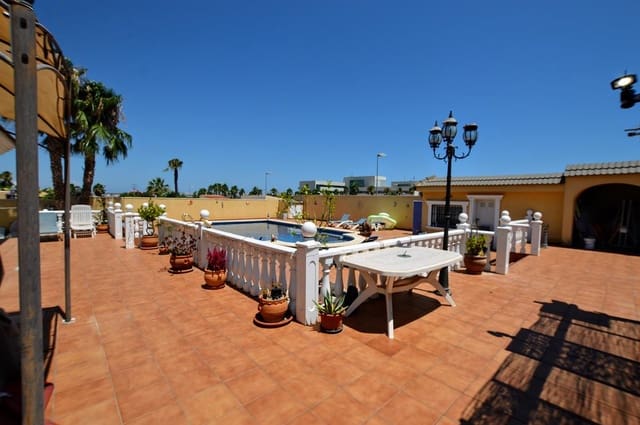 6 bedroom Villa for sale in Los Balcones with pool garage - € 620,000 (Ref: 8199887)