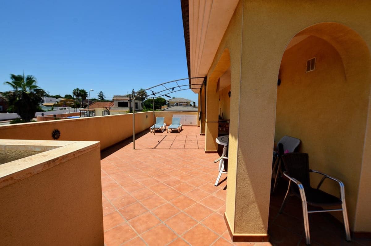 6 bedroom Villa for sale in Los Balcones with pool garage - € 620,000 (Ref: 8199887)