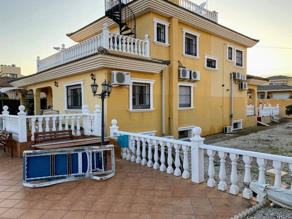 6 bedroom Villa for sale in Los Balcones with pool garage - € 620,000 (Ref: 8199887)