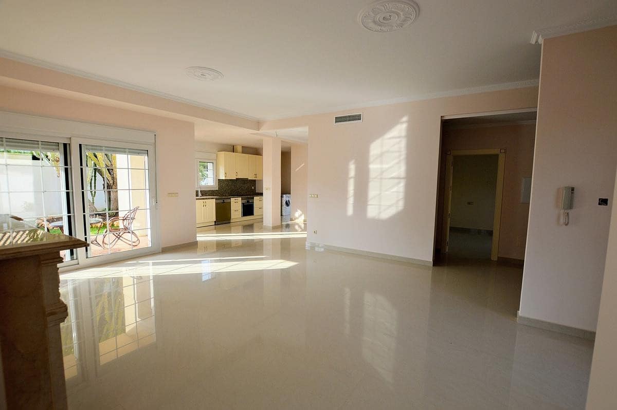 4 bedroom Villa for sale in Cabo Roig with pool garage - € 910,000 (Ref: 8199893)